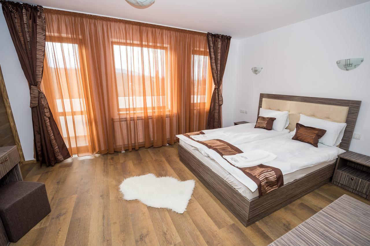 Hotel Sinjirite Complex Elena Exteriér fotografie